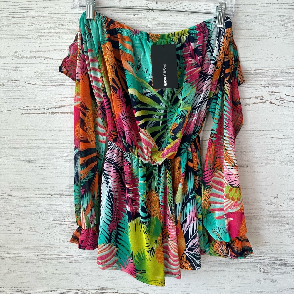 NWT FASHION NOVA Tropical Getaway Romper Off Shoulder Split Sleeve Colorful M - Picture 9 of 12